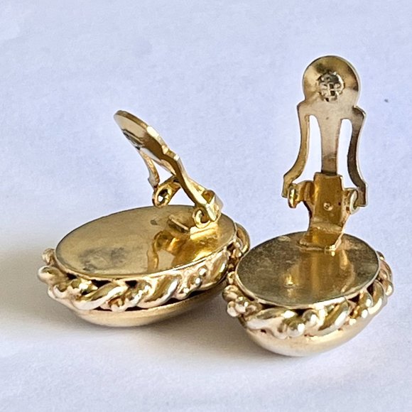 Vintage Oval Victorian Clip On Earrings Gold Plated 70's Smooth Finish Estate - Picture 9 of 13